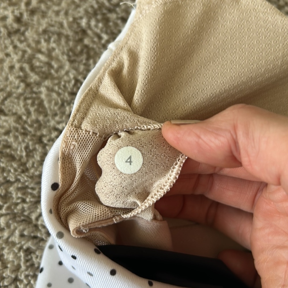 Lululemon built in bra Tank *Rare design - Picture 5 of 8